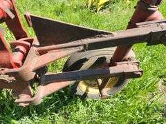 IHC 700 – 6 Bottom Plow, 6-18”, One Bottom is Broke Off, Selling As-Is. This Item is Located in Sout