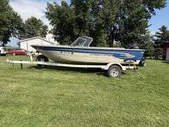 1999 Crestliner 1850 Sportfish Boat, 18.5’, Evinrude 150 Motor, Walkthru Windshield, Depth Finder, w