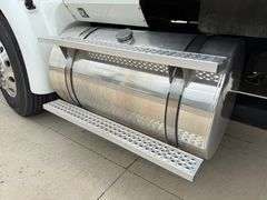 2006 International 9200i Semi with Sleeper, 665,108 Miles, Cumins ISX 15 Engine, 10 Speed Transmissi