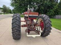 Farmall 460 Wide Front Gas Tractor, 15.5-38 Rears, 2pt Fast Hitch, 11L-15 Fronts, 540 PTO, Mid Hydra
