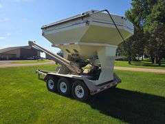 Unverferth Seed Runner 3750 Tri Axle Seed Tender, Honda 11hp Engine with Electric Start, 6” Conveyor