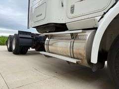 2006 International 9200i Semi with Sleeper, 665,108 Miles, Cumins ISX 15 Engine, 10 Speed Transmissi