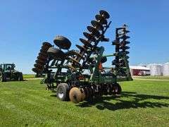 Wishek 862NT Tandem Disk, 30’, Rotary Scrapers, Approx 29” Front Blades, Approx 29” Rear Blades, 385