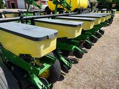John Deere 1770 Conservation 24R30” Planter, 3 Bushel Boxes, (2) 200 Gallon Liquid Fertilizer Tanks 