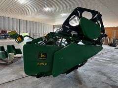 2001 John Deere 925F 25’ Flexhead with Unverferth Head Trailer, Full Finger Reel, SN: H00925F691586.