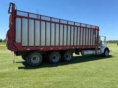 2007 Peterbilt 379 with 2014 Meyer 9128RT Forage Box, 114,980 Actual Miles, Air Lift Tax Axle with 3