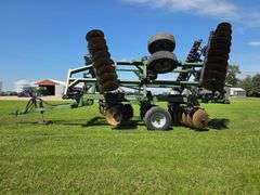 Wishek 862NT Tandem Disk, 30’, Rotary Scrapers, Approx 29” Front Blades, Approx 29” Rear Blades, 385