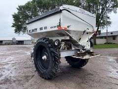 Mobility 800 Row Crop Fertilizer Spreader, Pull Type, 60’ Spread, 380/90R46 Singles, Adjustable Axle