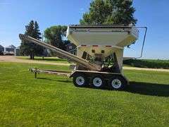 Unverferth Seed Runner 3750 Tri Axle Seed Tender, Honda 11hp Engine with Electric Start, 6” Conveyor