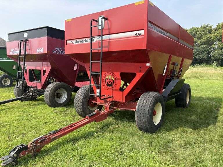 Unverferth GW 630 Gravity Box, 445/65R22.5 Tires, Ext Pole, Spring Assist, Safety Chain, Surge Brake