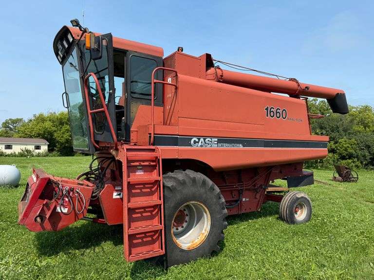 Case IH 1660 Combine, 5807 Hours, Hydrostatic, 28L-26 Fronts, 11.00-16 ...