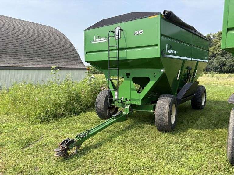 Parker 605 Gravity Box, 425/65R22.5 Tires, Ext Pole, Spring Assist, Safety Chain, Surge Brakes, Brak