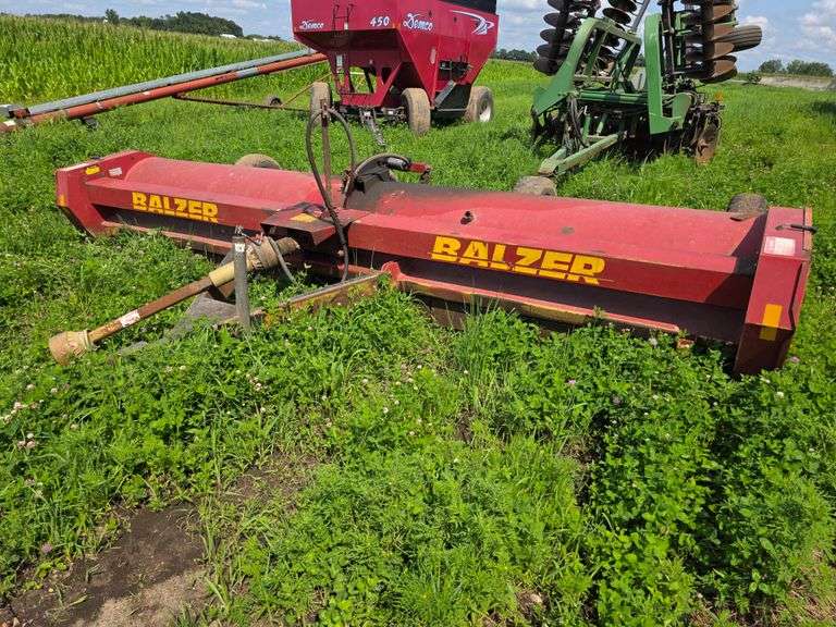 Blazer 1500 Stalk Chopper, 6 Row 22” (15’), 1000 PTO, 4 Rear Assist Wheels, 15” Tires on 6 Bolt Rims