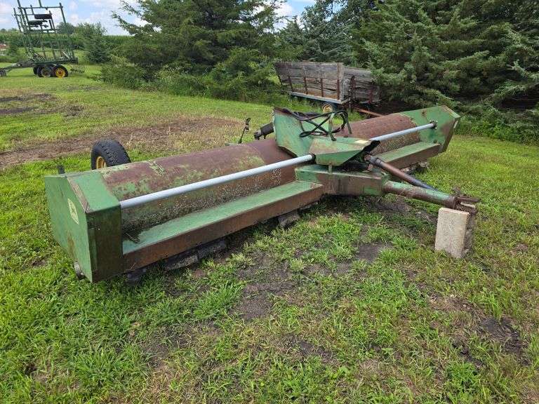 John Deere 27 Stalk Chopper, 6 Row 30” (15’), 2 Tires, Should be a Working Unit