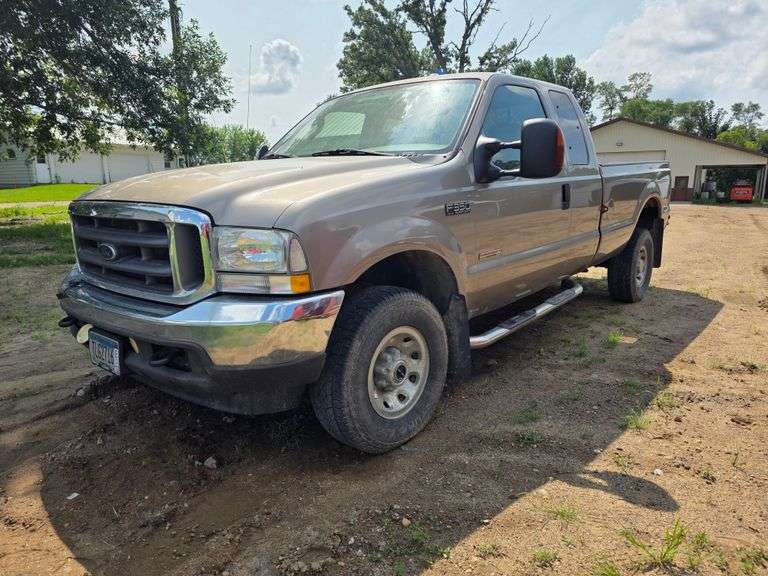 2004 Ford F-350 XLT Club Cab (4 Door) Pickup, 4x4, 135,758 Miles, EGR Valve is Deleted, New Injector