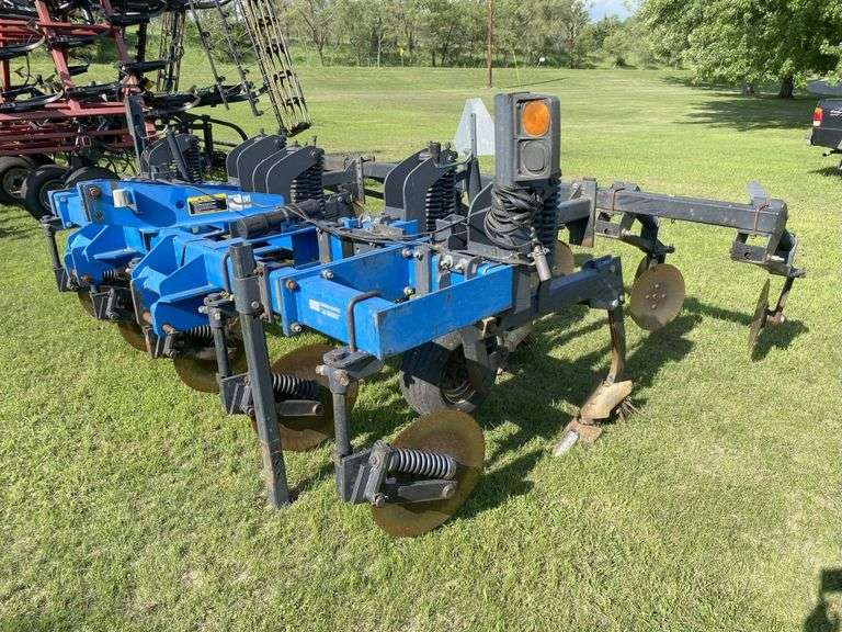 DMI 2500 3pt Mounted Ripper, 5 Shank 30” Spacing, Gauge Wheels ...