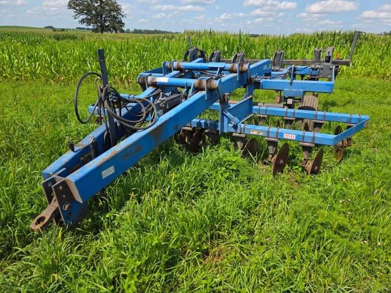 DMI 527B Disc Ripper, 5 Shank, Hydraulic Rear Leveling Disks, 12.5-15 ...