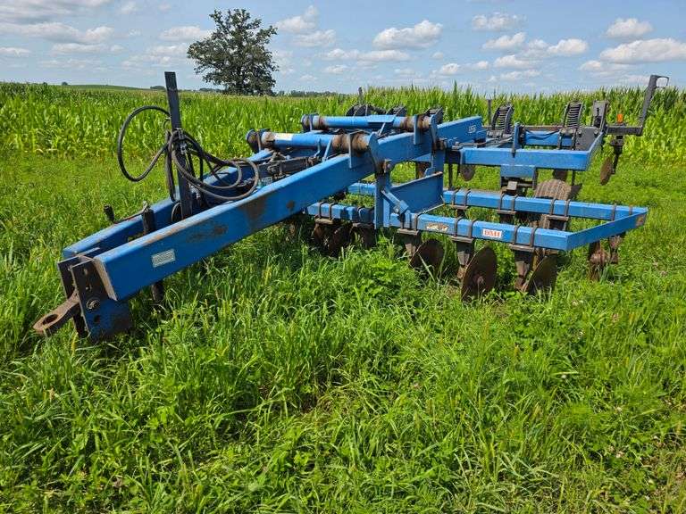 DMI 527B Disc Ripper, 5 Shank, Hydraulic Rear Leveling Disks, 12.5-15 ...