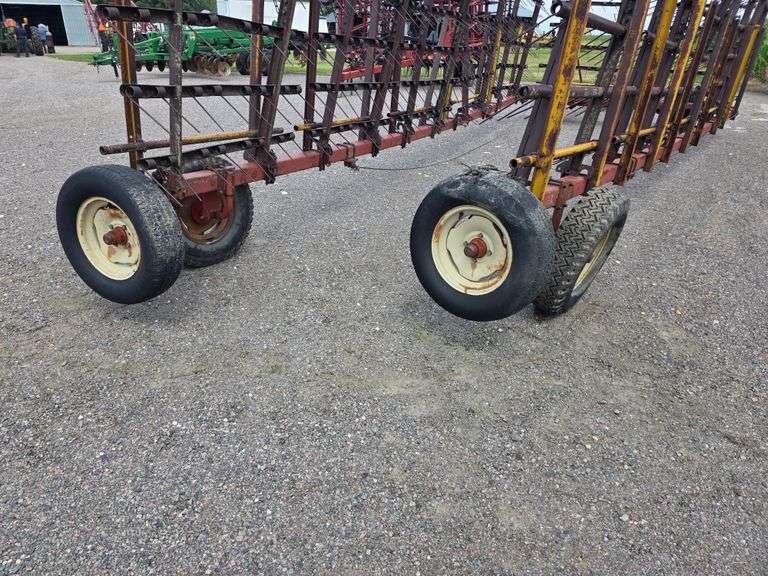 Melroe Model 452 – 12 Section 6' Coil Tine Drag, Hydraulic Down, SN: 661275 *One wing tire blew from