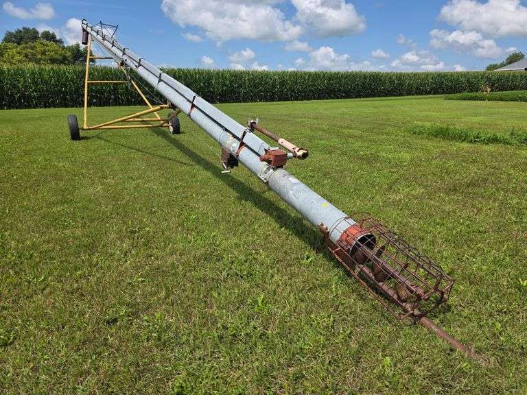 Hutchinson 8” x 57’ Auger, 540 PTO, Manual Lift, 15” Tires on 4 Bolt Rims, SN: 57-152970