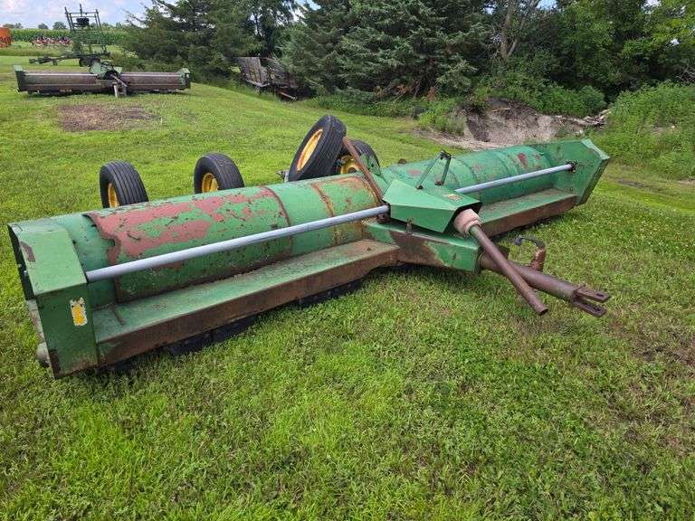 John Deere 27 Stalk Chopper, 6 Row 30” (15’), 4 Tires, Should be a Working Unit, Has Some Welding on