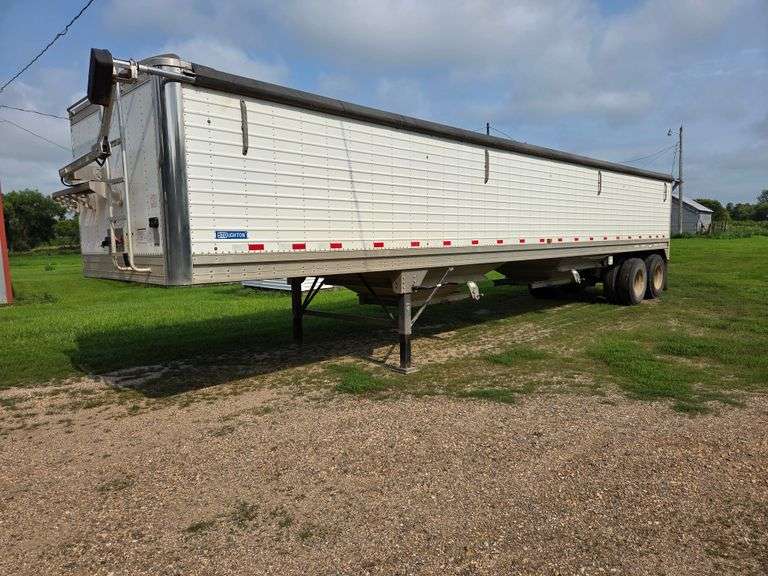 2014 Stoughton 40’ Grain Trailer with 2 Year Old Surco Thunder 7000 Electric Trap with Remote and Po