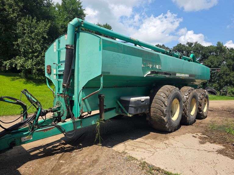 Houle 7300 Gallon Manure Tank, 3 Axle, Front and Back Axles Steer, 725/65-26 Tires, Was Used in Spri