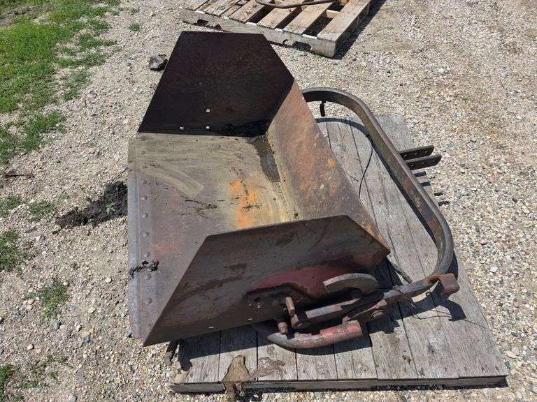 IH Quick Hitch Dirt Mover