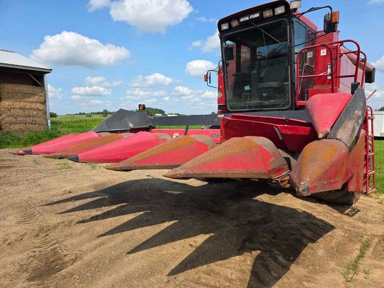 Case 1063 6 Row 30” Corn Head, Water Pump Bearings in Snap Rollers, 3 Poly Snouts w/1 Extra End Snou