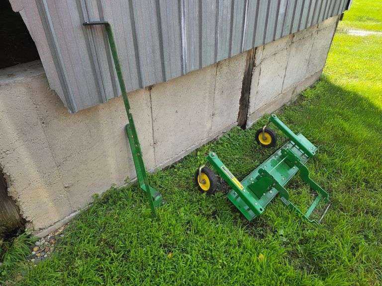 John Deere Front Mounted Lawn Thatcher, 4’