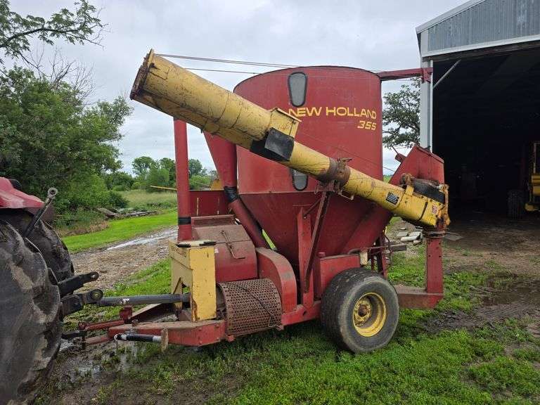 New Holland 355 Grinder/Mixer, Newly Rebuilt Gearbox ($2,000+), Everything is in Working Order and W