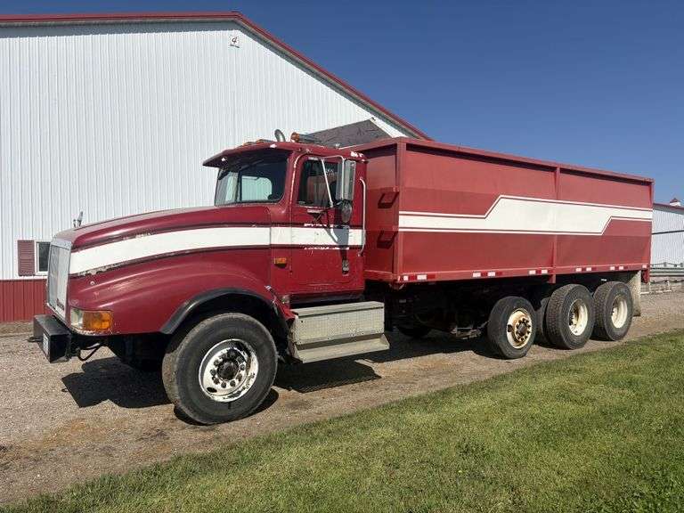 1991 International 9400 Tri-Axle Grain Truck, Cummins, Jake Brake, 15 Speed, Crysteel 21’x96” Box, 6