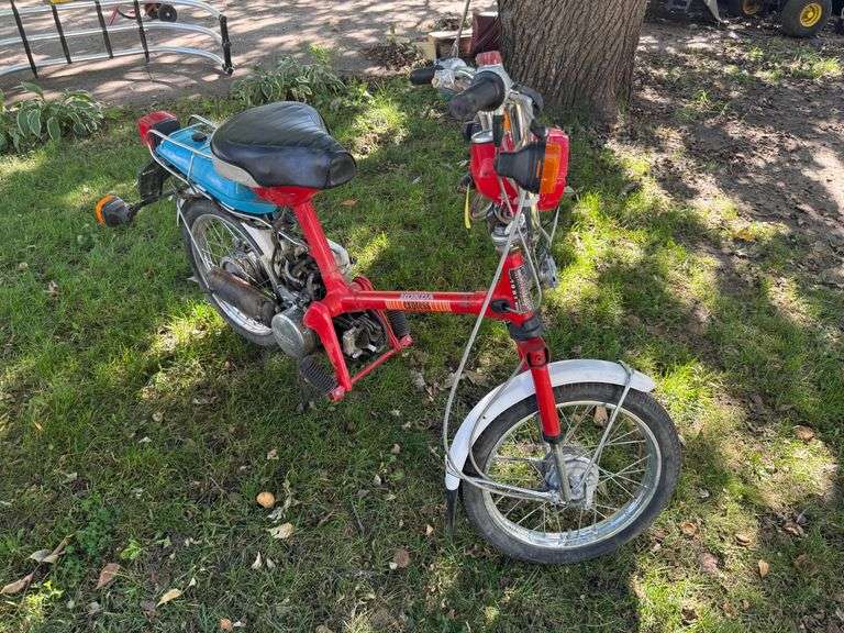 1981 Honda 50cc Express Motor Bike Moped for Restoration, Does Not Run, Mostly Complete Per Seller, 