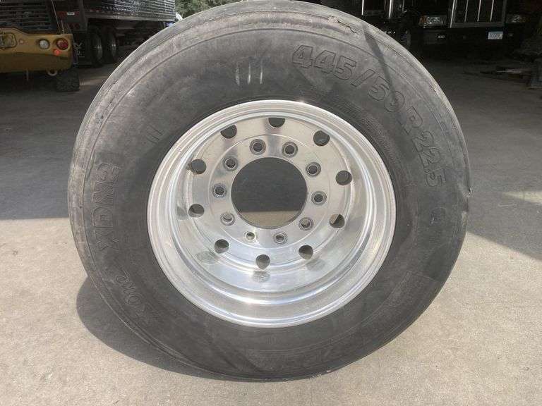 (1) Michelin X one XDN2 445/50R22.5 Super Single Tire on 10 Bolt Alum Rim
