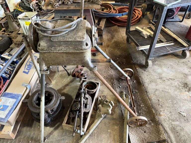 Ridgid 400A Electric Pipe Threader, with tools