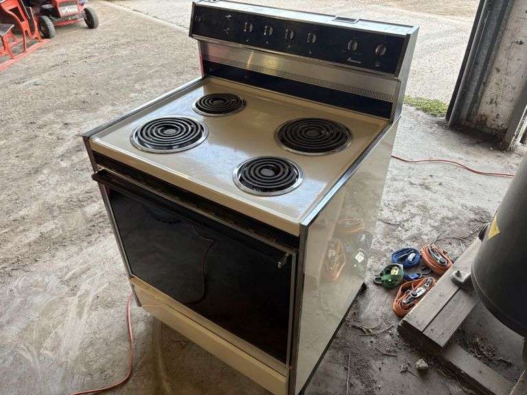 Amana Electric Range, 4 Burners, oven