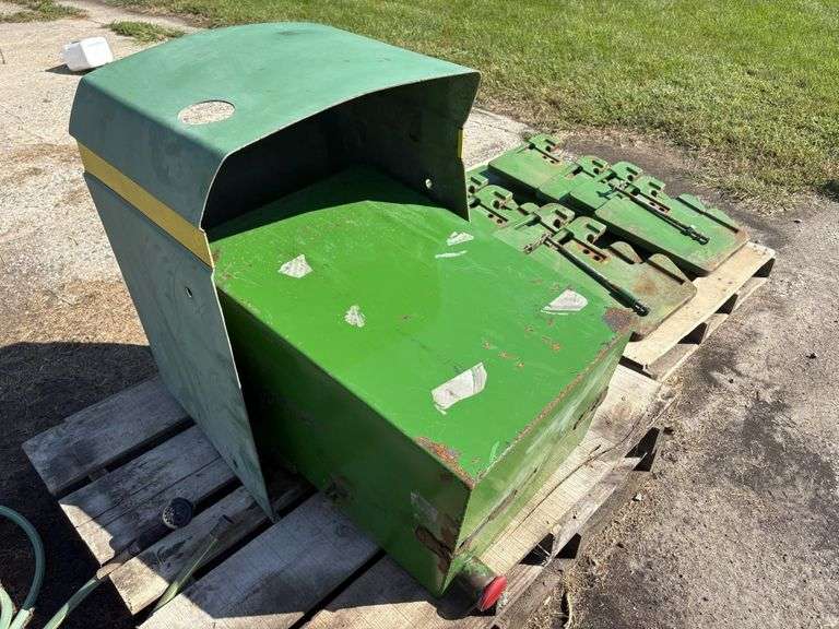 Auxiliary Fuel Tank, with Fiberglass Hood Cover, was used on JD 4455