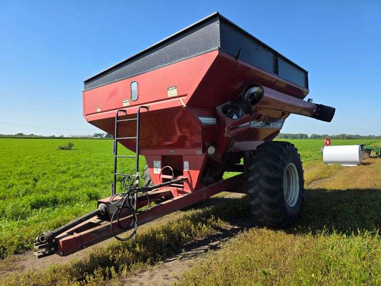 Brent 672 Grain Cart, Front Corner Auger, Small 1000 PTO, 24.5R32 Tires, Rear Lights, Has Scale (Wor