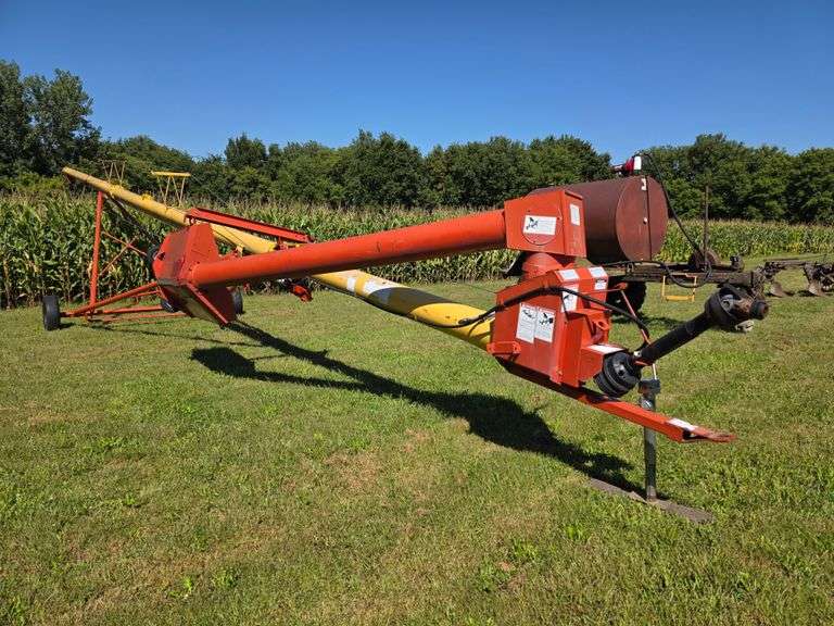 Westfield MK 8" x 61' Auger with Single Auger Swing Hopper, Hydraulic Lift, 15" Tires *One Will Need