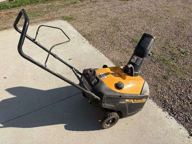Poulan Pro PRG21ES 21” Walk Behind Snow Thrower, Electric Start, *needs tune up