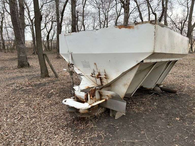 10 Ton Willmar Fertlizier Box for Parts or Repair