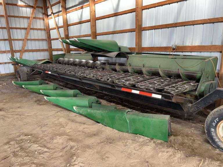 John Deere 12R22” 40 Series Cornhead, GVL Poly Snouts, Cob Saver, Powershafts