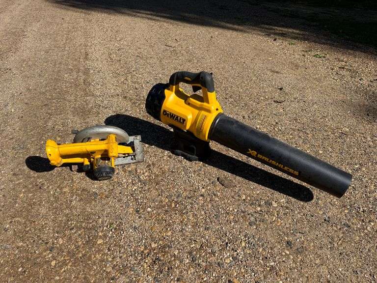 DeWalt 20V Leaf Blower and DeWalt 18V 6 ½” Circular Saw, No Batteries, Both Work