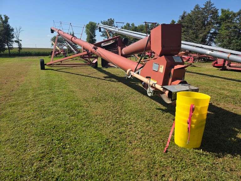 Hutchinson 13” x 72’ Auger with Swing Hopper, Dual Auger Swing Hopper, Hydraulic Lift, Small 1000 PT