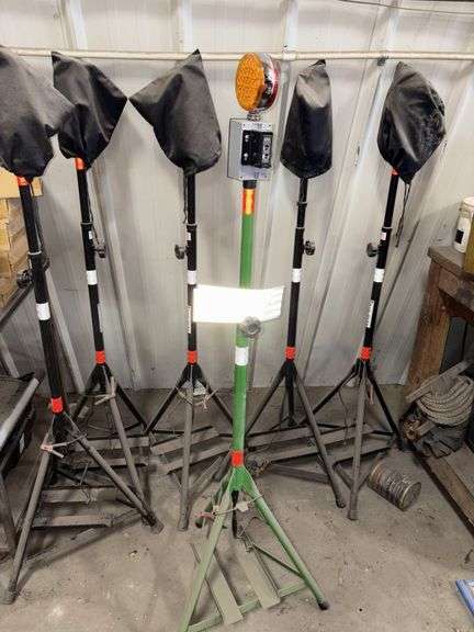 (6) PIT STOP Trailer Locaters, 12V, (2) pcs reflective tape, with covers