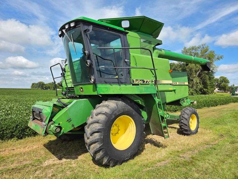 John Deere 7720 Combine, 24.5 Front Tires, 14.9x24” Rear Tires Mauer Grain Tank Extension, Heavy Dut