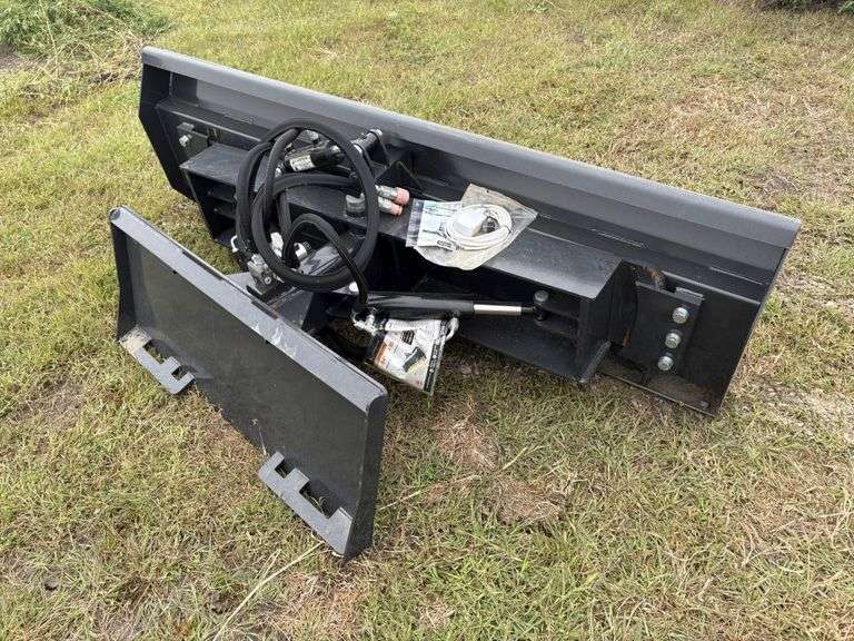 Wolverine Hyd Angle Blade, 7’, with Hyd Tilt, Skidloader QT
