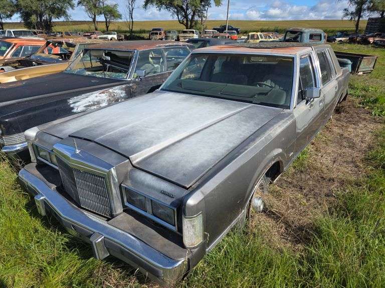 1988 Lincoln Town Car, Engine and Transmission