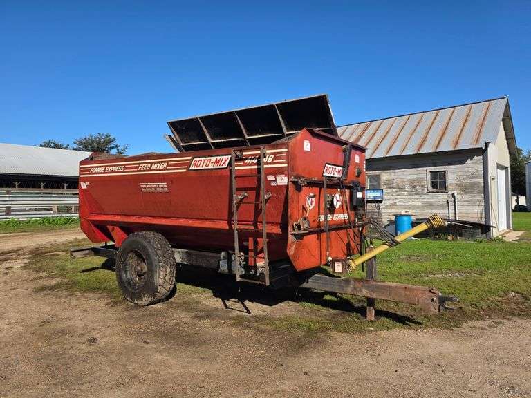 Roto-Mix Forage Express Feed Mixer, Model 414-14B, Digi-Star EZ2000V Scale, 540 PTO, 385/65R22.5 Tir