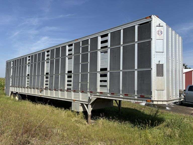 2003 Barrett 52’ Pig Semi Trailer, 102” Wide Ground Loader, Tandem Axle, 255/70R22.5 on Steel Hub Pi